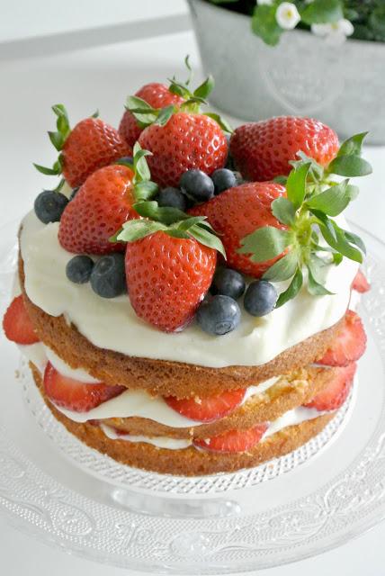 Rezeptbild: Naked Cake mit Erdbeeren