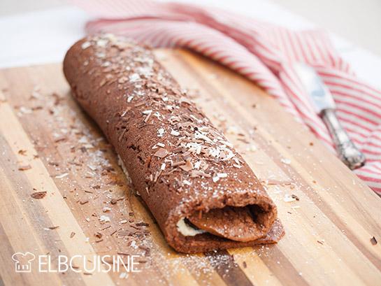 Rezeptbild: Schokoladige Biskuitrolle mit Möhrchen – perfekt zum Osterfest