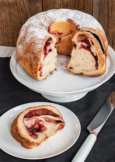 Rezeptbild: Grantnnudl (Hefekuchen gefüllt mit Preiselbeeren) aus Österreich