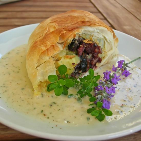 Rezeptbild: Kartoffel-Blutwurst Strudel