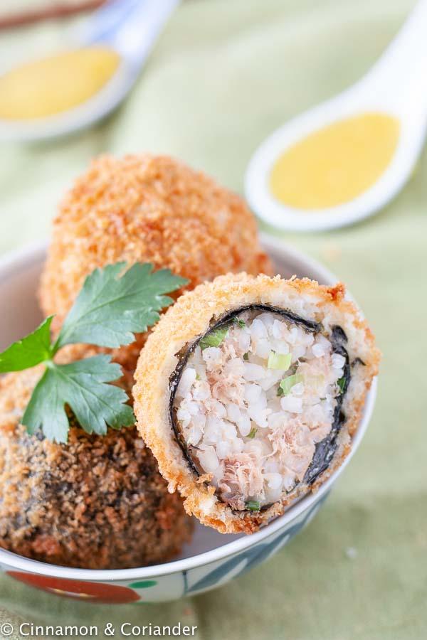 Rezeptbild: Knusprige Japanische Reisbällchen mit Thunfisch und Wasabi Orangensauce