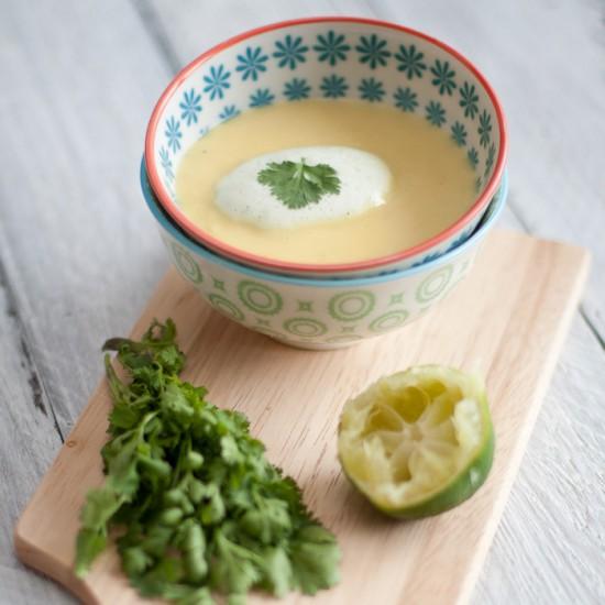 Rezeptbild: Mango-Ingwer-Süppchen mit Korianderschaum