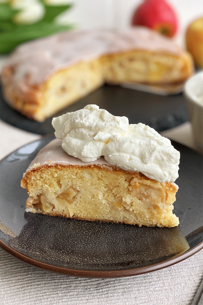 Rezeptbild: Appeltate – Omas einfacher Apfelkuchen aus dem Münsterland