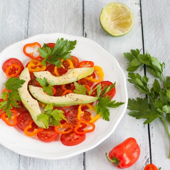 Rezeptbild: Avocado-Tomaten-Salat mit Babypaprika