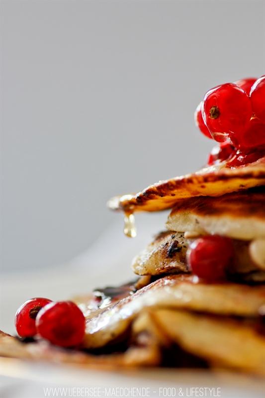 Rezeptbild: Süß-saure Johannisbeer-Pancakes