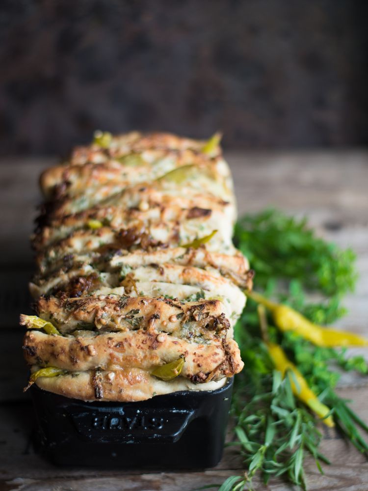 Rezeptbild: Zupfbrot mit Frischkäse und Kräuterbutter