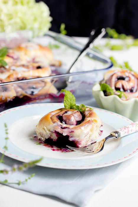 Rezeptbild: Süße Hefeschnecken mit Blaubeeren