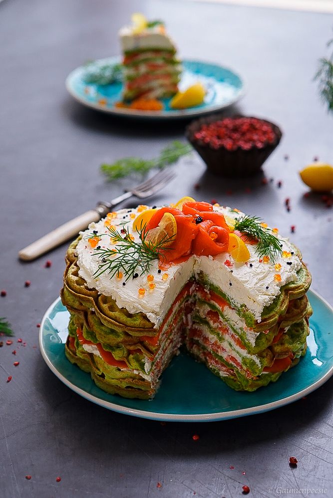 Rezeptbild: Herzhafte Erbsen-Waffeltorte mit Frischkäse und Lachs