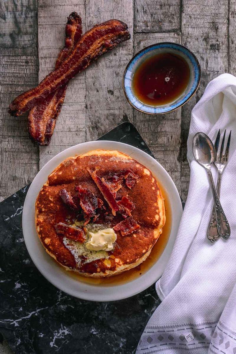 Rezeptbild: Pancakes mit Buttermilch und Candy Bacon als Topping