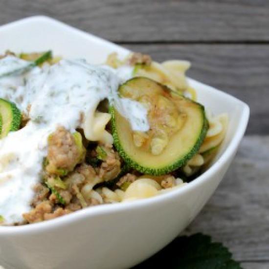 Rezeptbild: Türkische Pasta mit Hackfleisch und Joghurtsoße