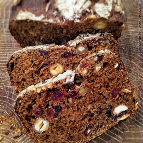 Rezeptbild: Haselnuss-Cranberry-Roggen-Dinkel-Vollkornbrot
