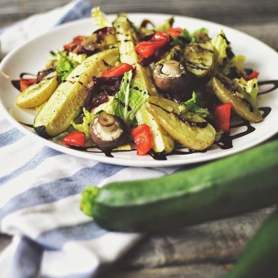 Rezeptbild: Ofengemüse-Salat an warmem Zitronen-Honig-Dressing