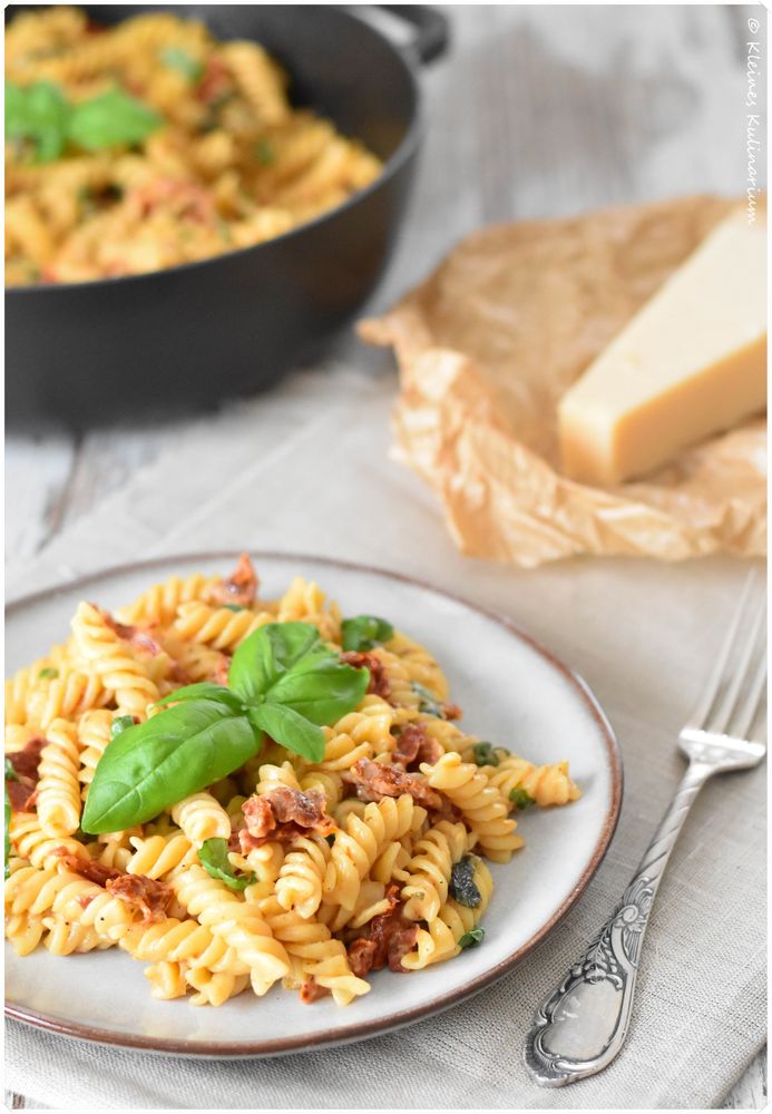 Rezeptbild: One Pot Pasta "Caprese"