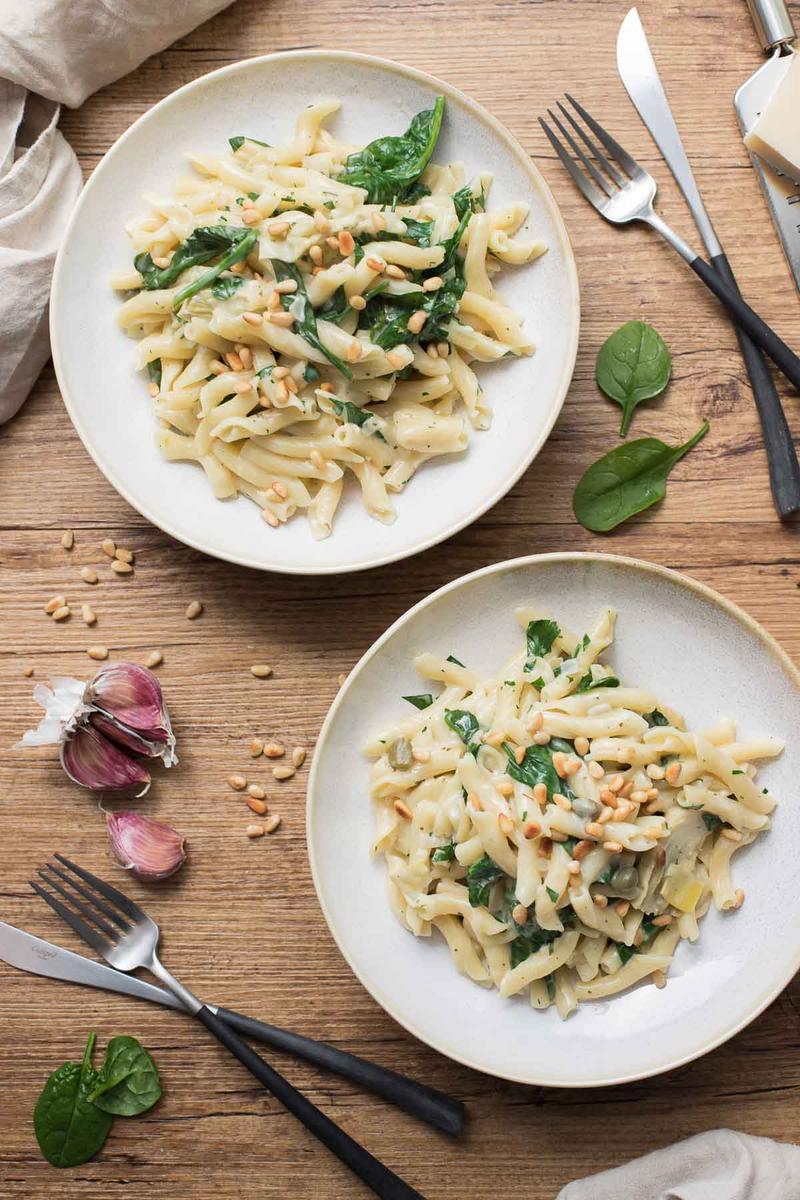 Rezeptbild: Cremige One Pot Pasta mit Artischocken und Zitrone