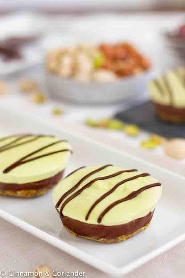 Rezeptbild: Roh Veganer Nougat Pistazien Käsekuchen (Mozart Cheesecake)