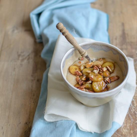 Rezeptbild: Amaranthporridge mit karamellisierten Bananen und Pekannüssen