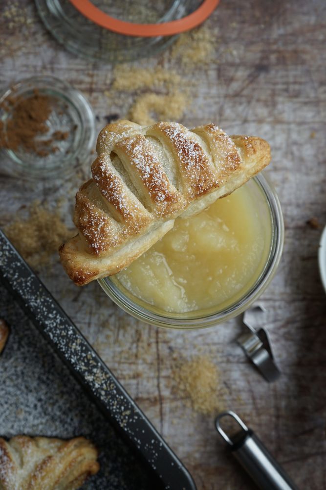 Rezeptbild: Raffinierte Apfeltaschen aus Blätterteig