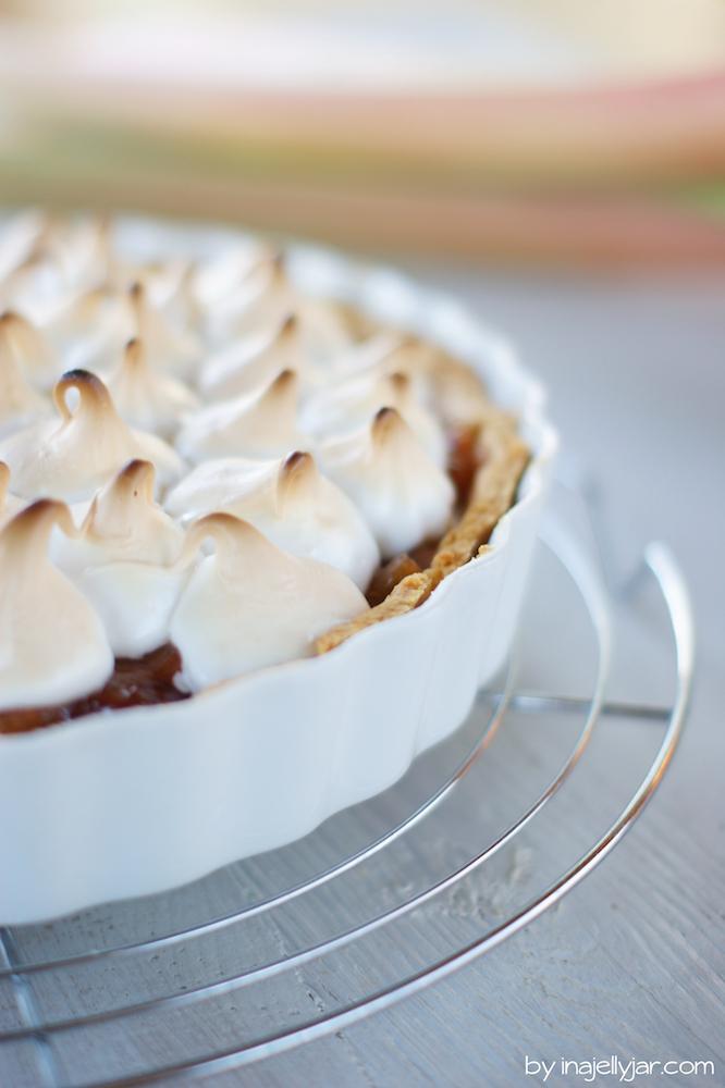 Rezeptbild: Rhabarber-Pie mit Baiserhaube