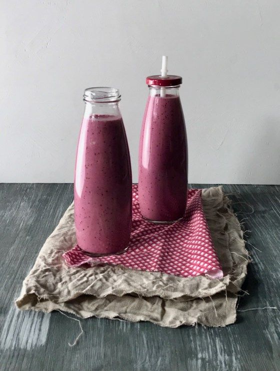 Rezeptbild: Smoothie in lila: Brombeeren, Heidelbeeren und Erdbeeren