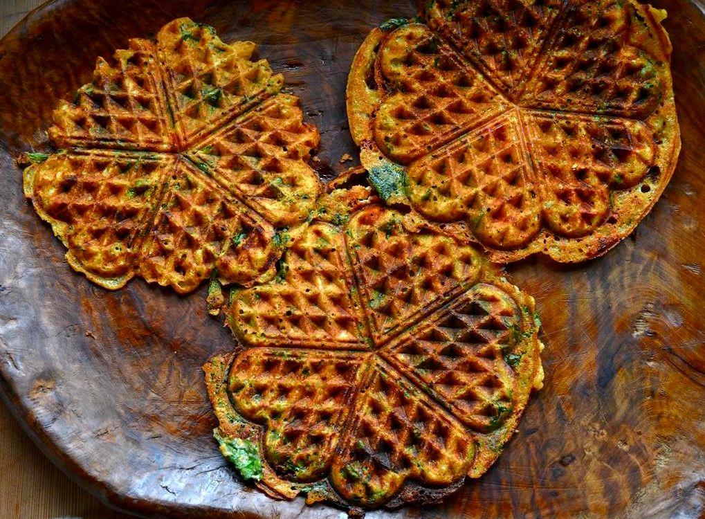 Rezeptbild: Herzhafte Urkornwaffeln mit Spinat und Feta
