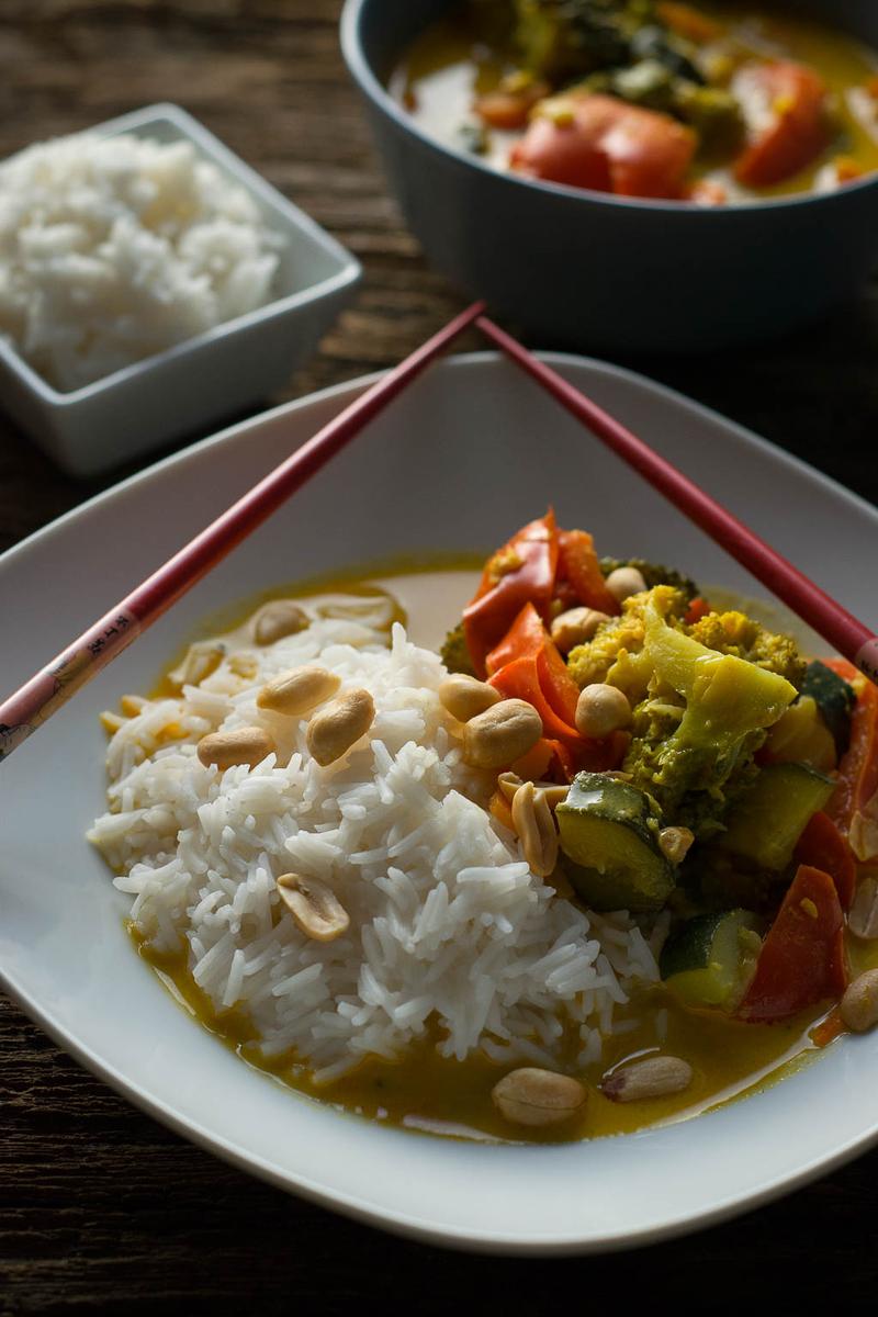 Rezeptbild: Vegetarisches Thai Curry mit Erdnüssen