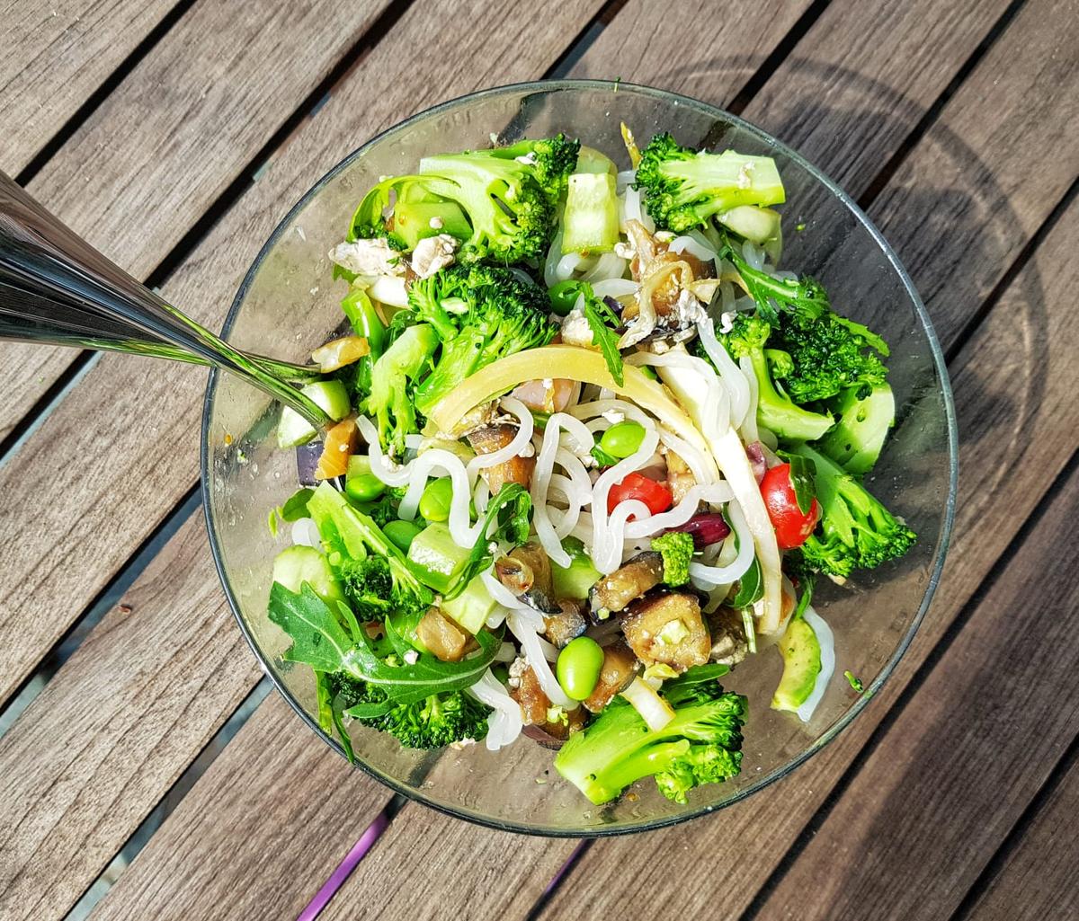 Rezeptbild: Glasnudelsalat mit Lachs