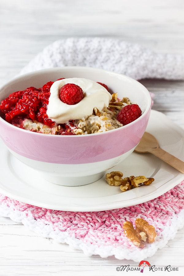 Rezeptbild: Bircher-Müsli mit Himbeersauce