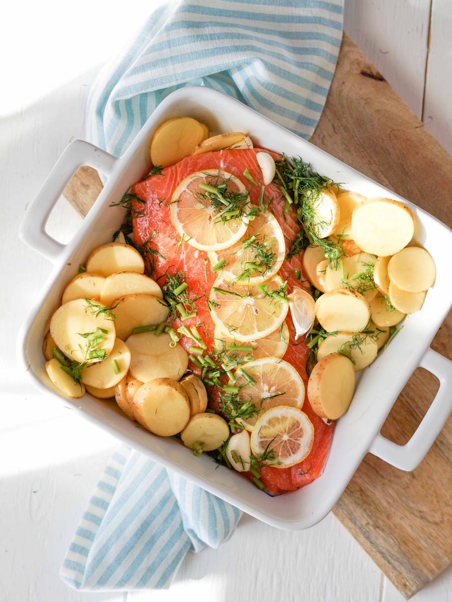 Rezeptbild: Ofenlachs mit Zitrone, Dill und Kartoffeln – gesund und einfach