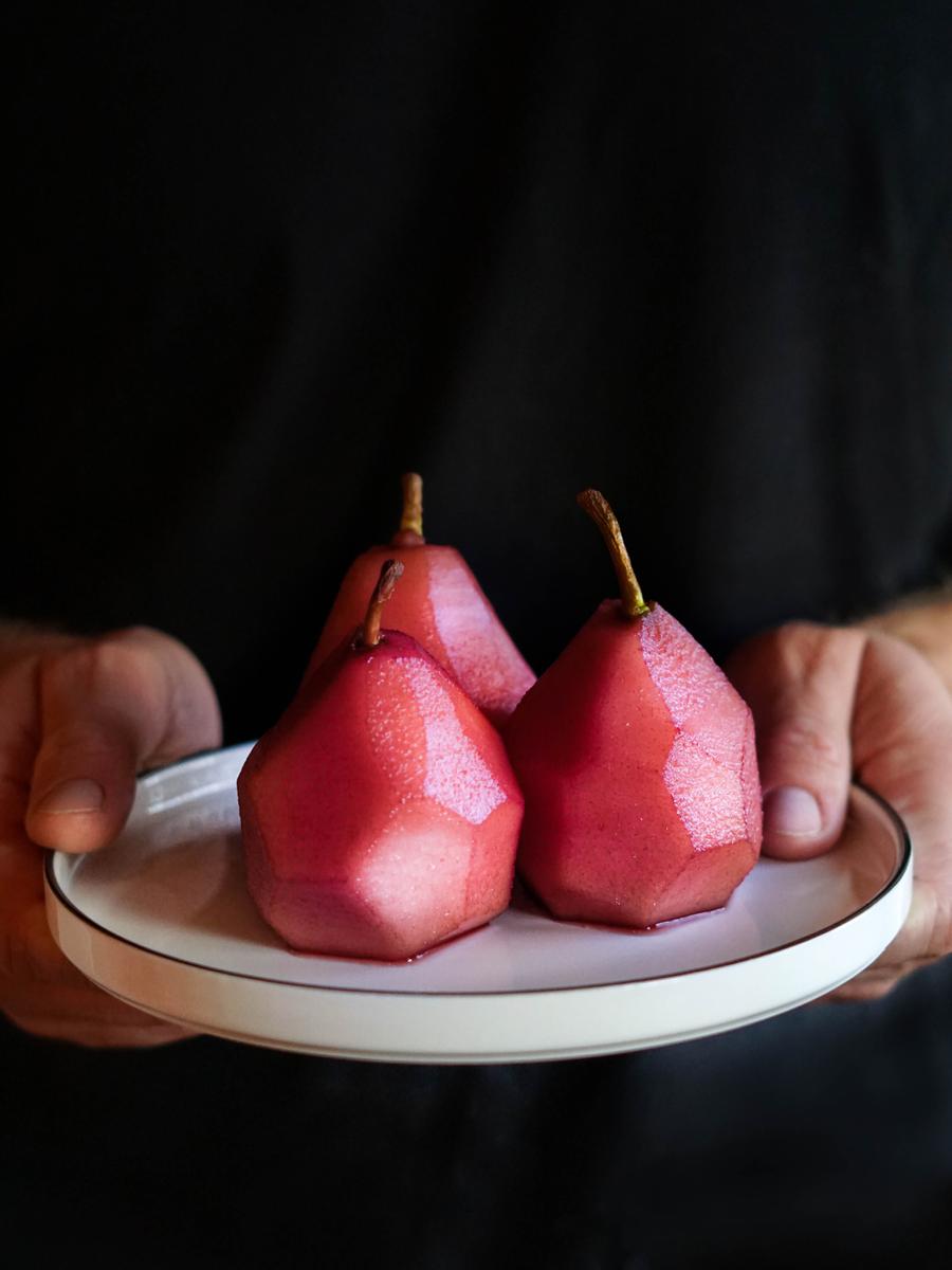Rezeptbild: Die perfekte Beilage für Fleisch – eingelegte Rotweinbirnen