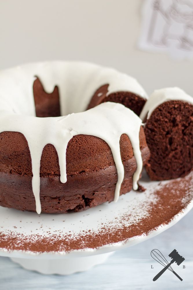Rezeptbild: Devils Food Guglhupf mit Frischkäse Glasur