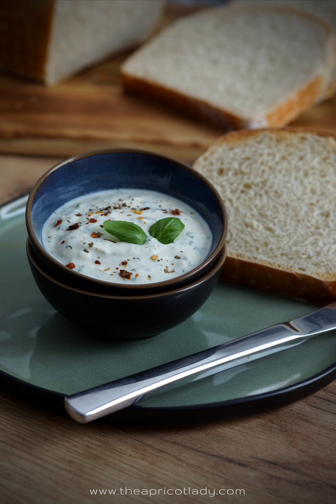 Rezeptbild: italienischer Kräuterdip & Tipps für die Kräuterzucht