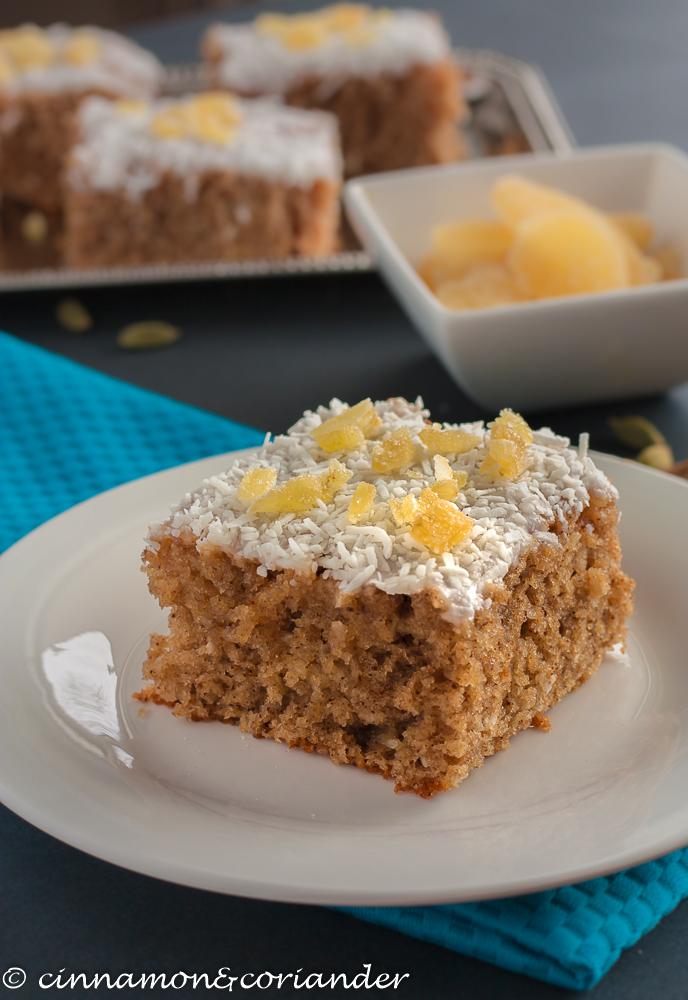 Rezeptbild: Saftiger Chai Kokos Kuchen mit kandiertem Ingwer