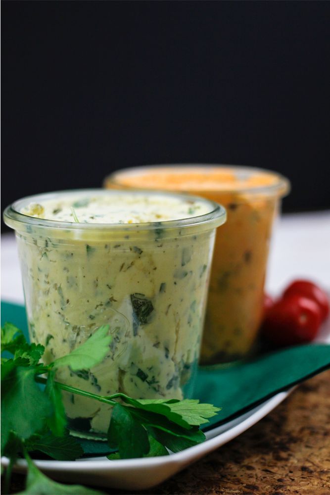 Rezeptbild: Mediterrane Tomatenbutter & Senf Kräuterbutter