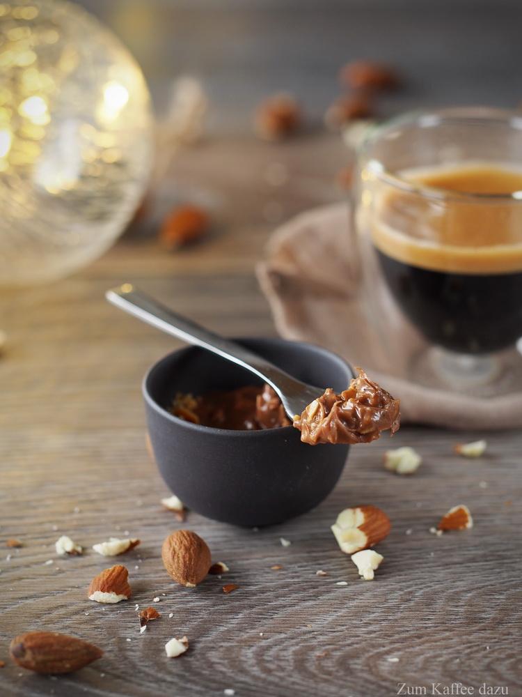 Rezeptbild: Mandel-Nougat-Pralinen