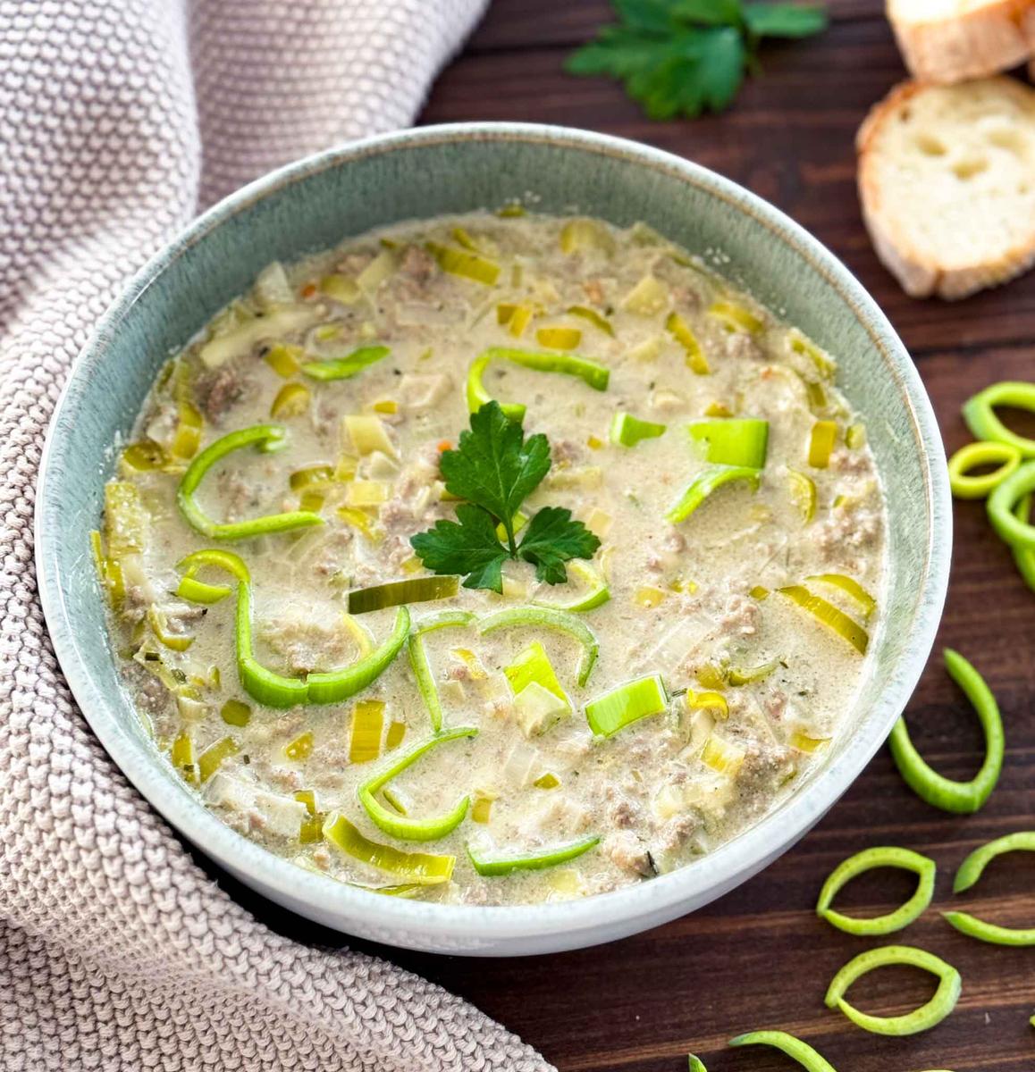 Rezeptbild: Käse Lauch Suppe mit Hackfleisch