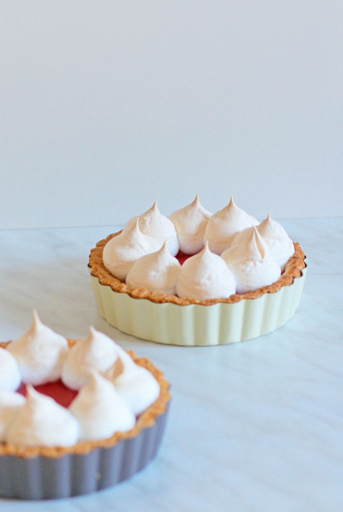 Rezeptbild: Rhabarber-Tartlettes mit Baiser