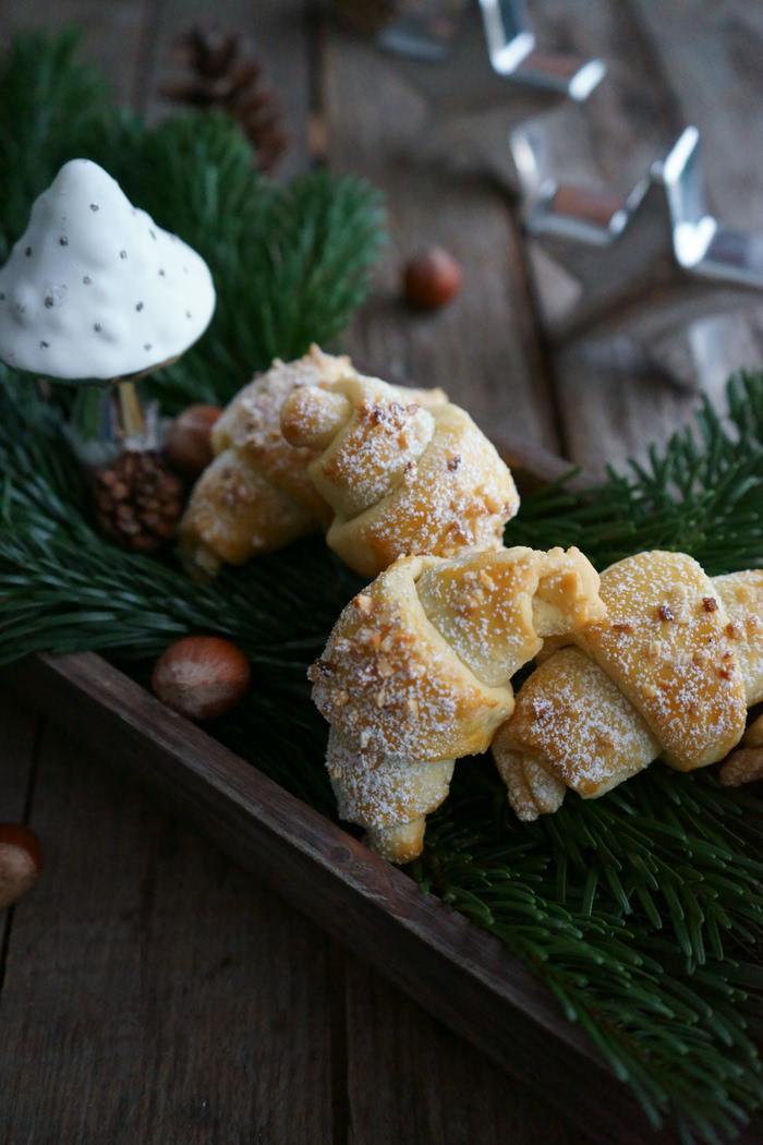 Rezeptbild: Haselnuss-Marzipan-Hörnchen