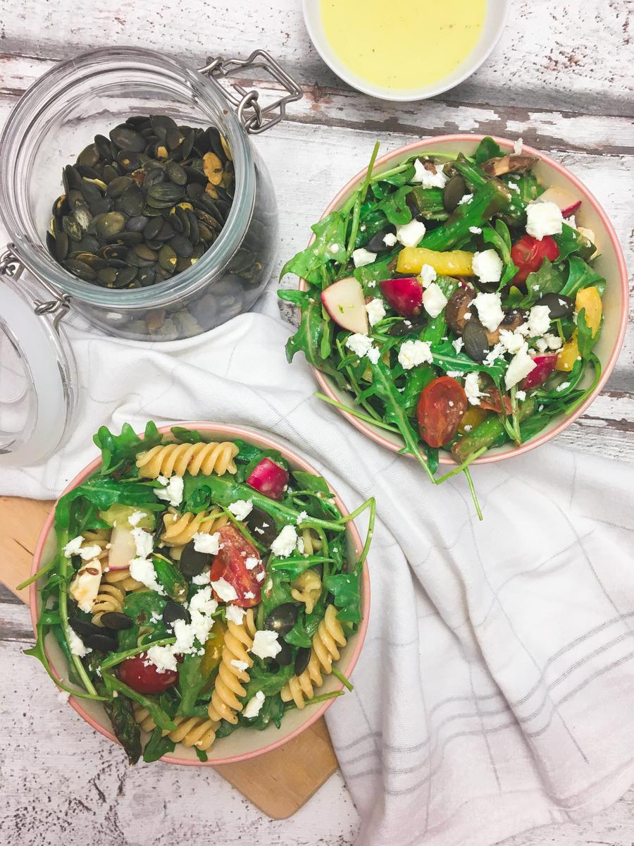 Rezeptbild: Salat von grünem Spargel mit geschmolzenen Tomaten