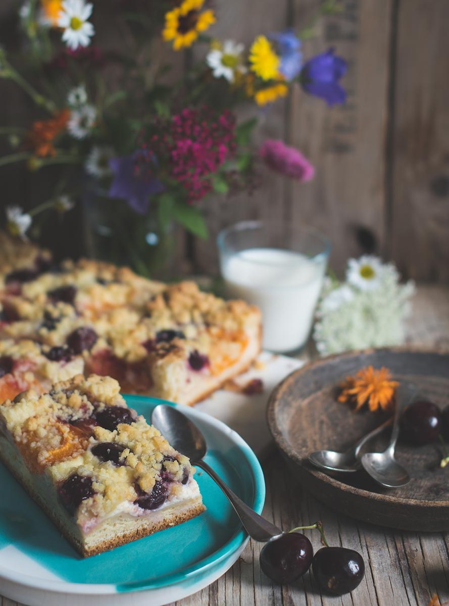 Rezeptbild: Almhefekuchen mit Kirschen und Marillen