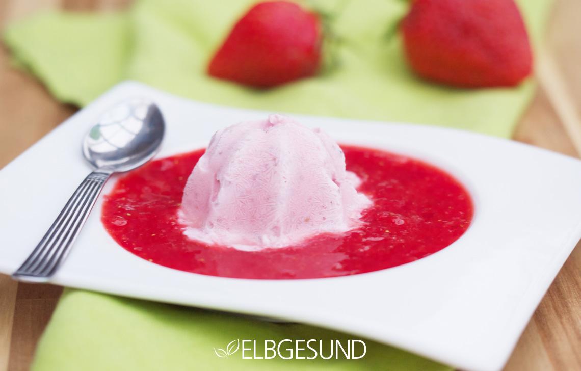 Rezeptbild: Eis für die Bikinifigur mit Frozen-Joghurt, Erdbeeren und Chia