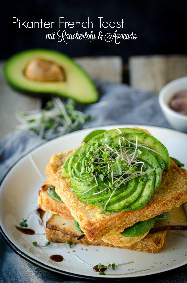 Rezeptbild: Veganer, pikanter French Toast mit Avocado und Räuchertofu