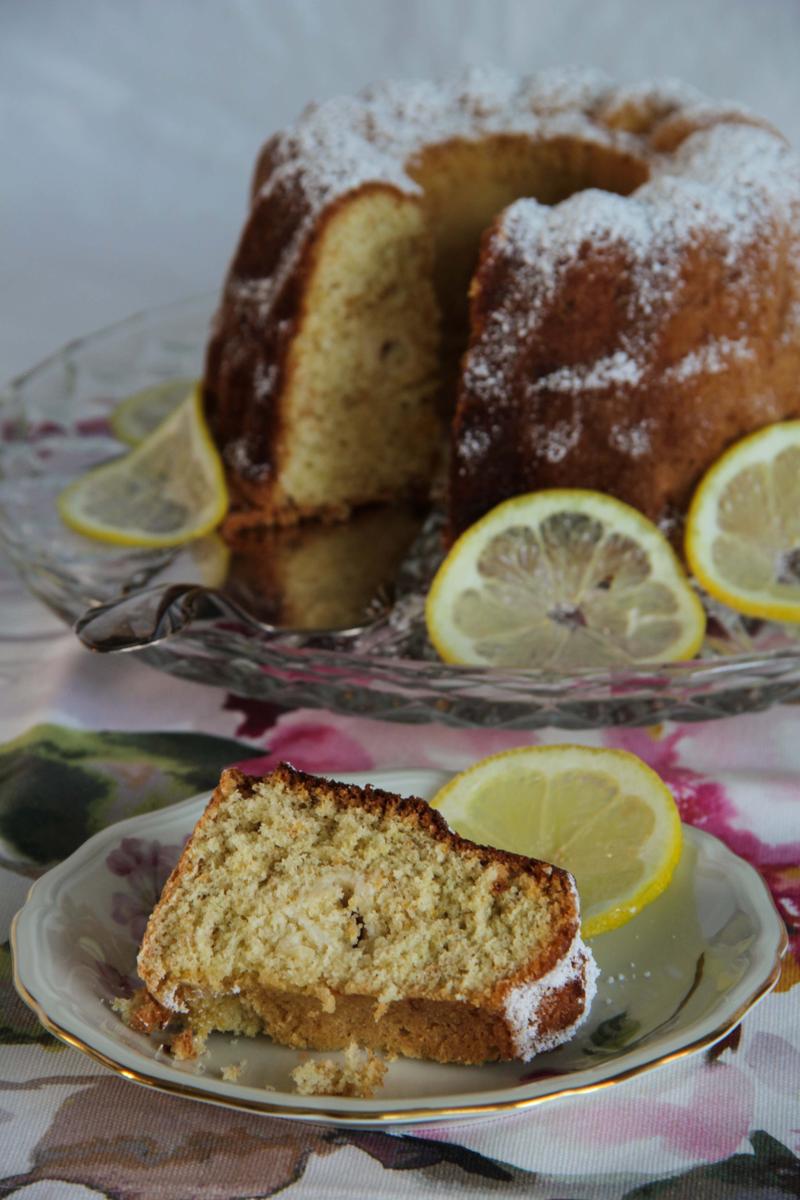 Rezeptbild: Zitronengugel mit Frischkäsekern