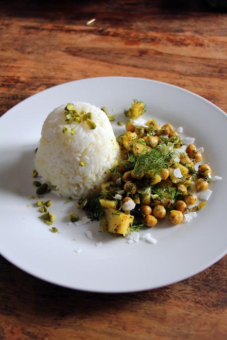 Rezeptbild: Safranreis mit Mango-Kichererbsen-Dill-Curry