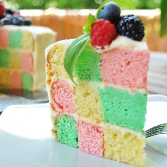 Rezeptbild: Schachbrett-Torte mit Frischkäsefrosting