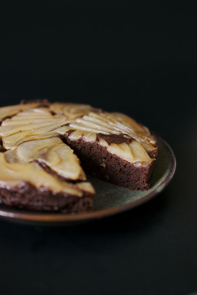 Rezeptbild: Veganer Upside-Down Schokoladenkuchen mit karamellisierten Birnen