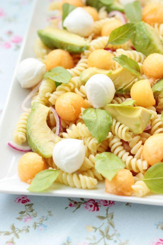 Rezeptbild: Nudelsalat mit Melone,Avocado und Mozzarella