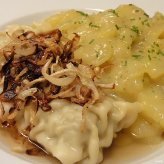 Rezeptbild: Geschmelzte Maultaschen mit Kartoffelsalat
