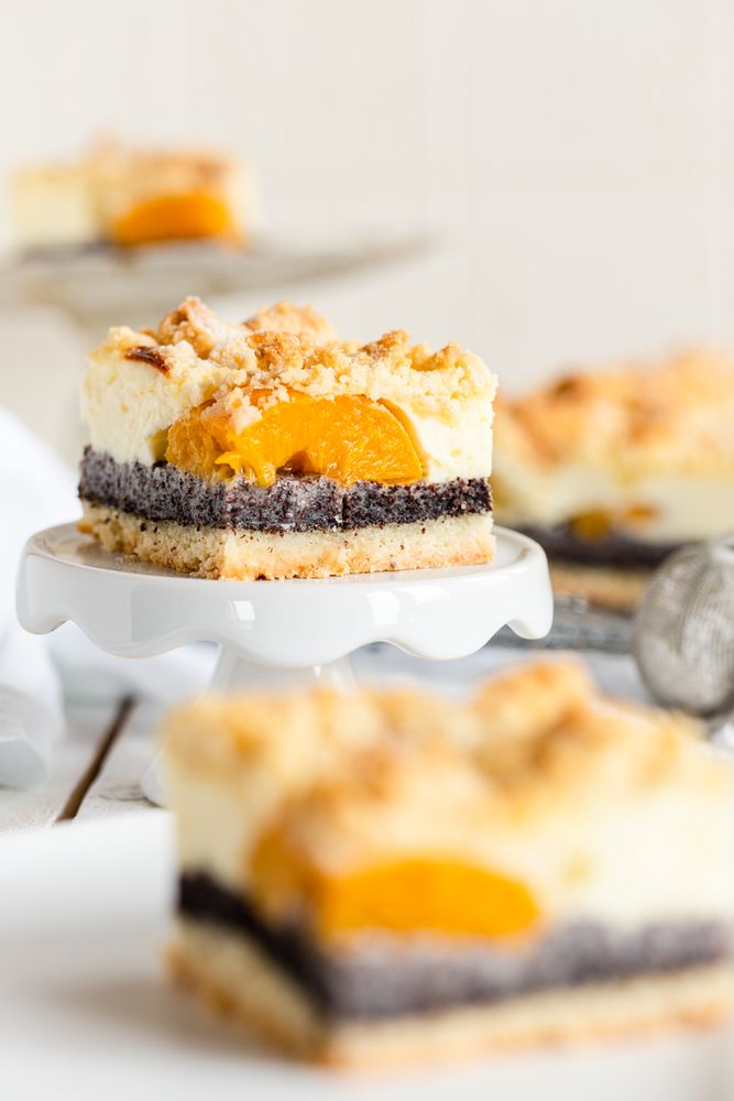 Rezeptbild: Käsekuchen mit Mohn und Pfirsichen