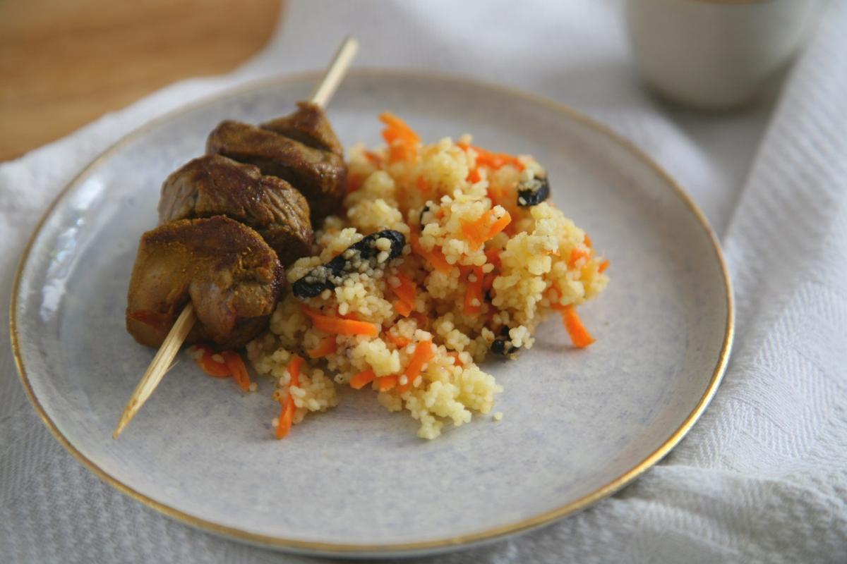 Rezeptbild: Rehspießchen mit Mandarinen Couscous