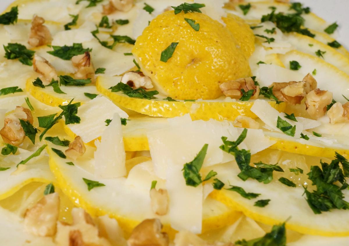 Rezeptbild: Cedri-Zitronen Carpaccio mit Parmesan & Walnüssen